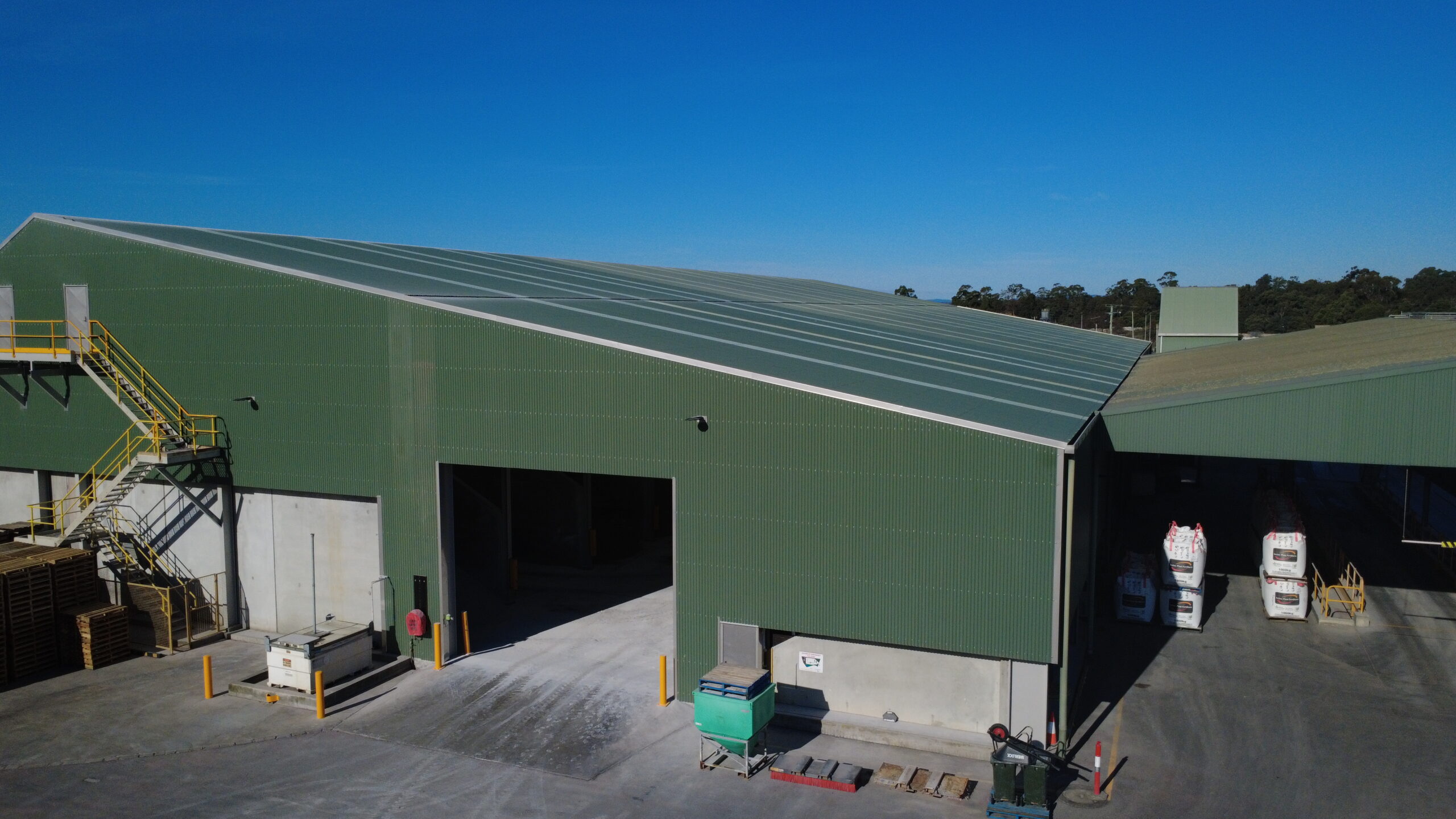 DCIM100MEDIADJI_0692.JPG Degree C has completed Stage 3 of the Incitec Pivot Devonport Recladding Project, delivering industrial fabrication, structural steel recoating, roof replacement and specialist cladding solutions in Tasmania.