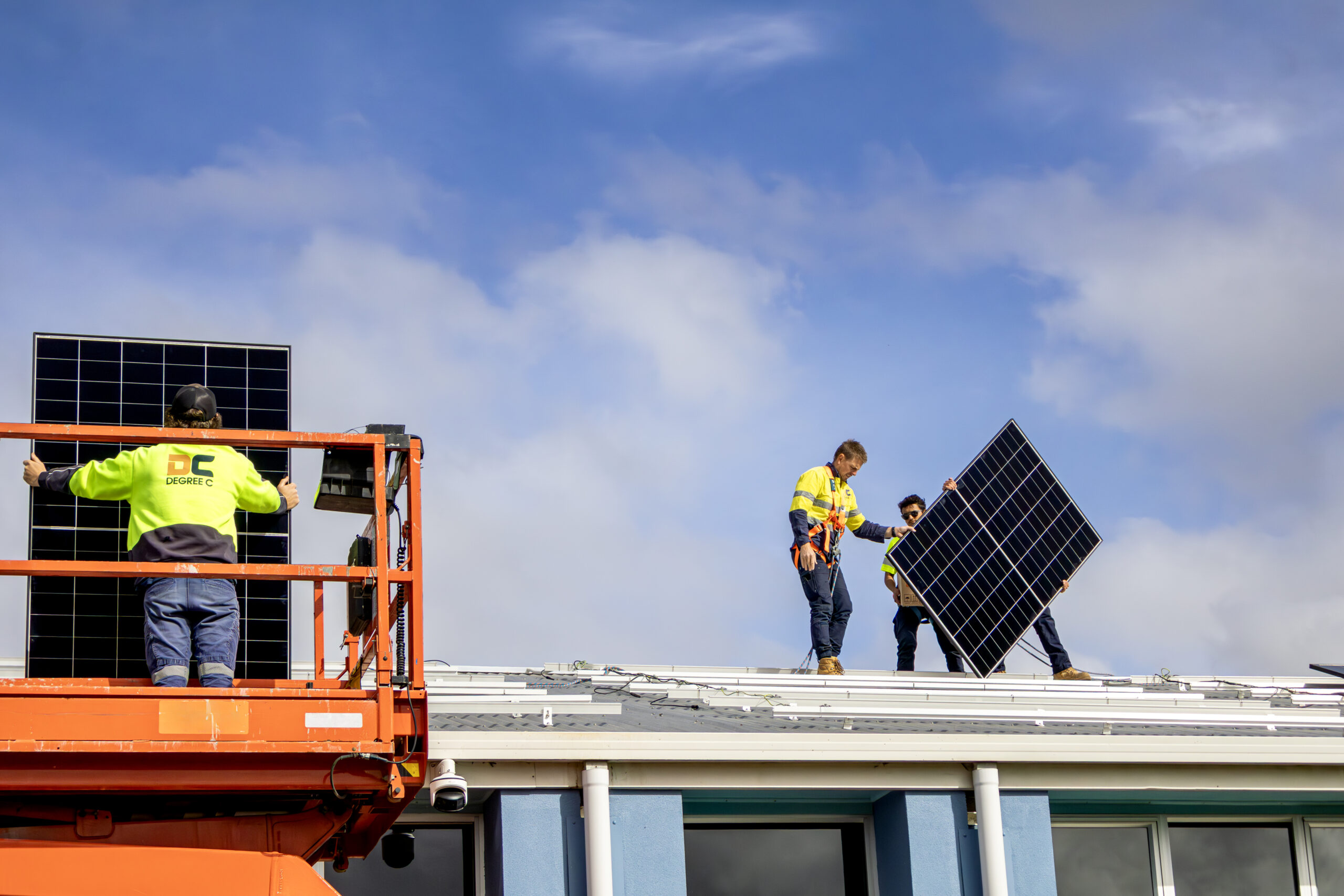 USC Solar 15 Degree C delivered a 100kW commercial solar installation for Ulverstone Secondary College, helping reduce energy costs, improve sustainability and future-proof the growing campus with premium solar technology.